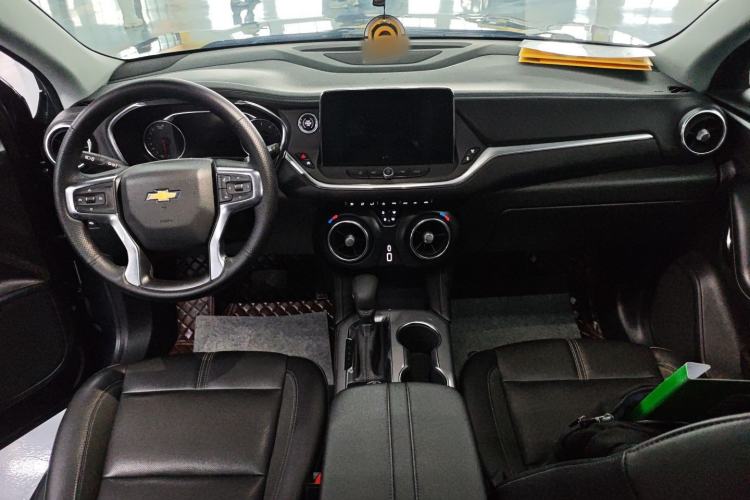 Used Chevrolet Blazer 2022 Mild Hybrid 650T 7-Seater Model Edition Center Console