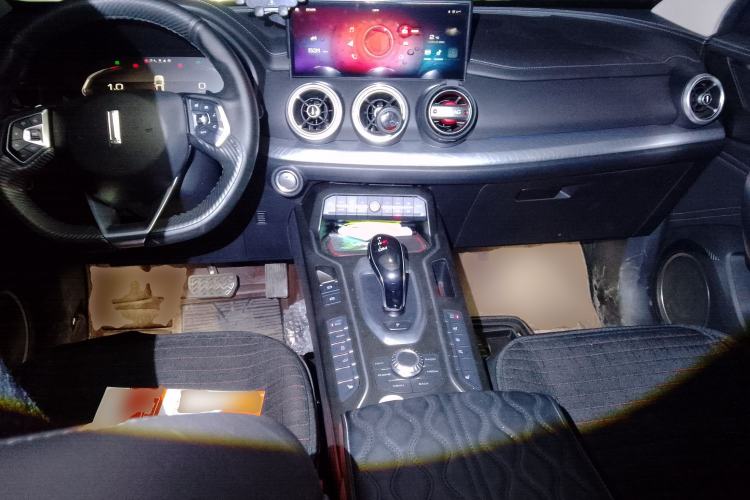 Used Wey VV5 2020 1.5T Two-Wheel Drive Smart Pioneer Center Console