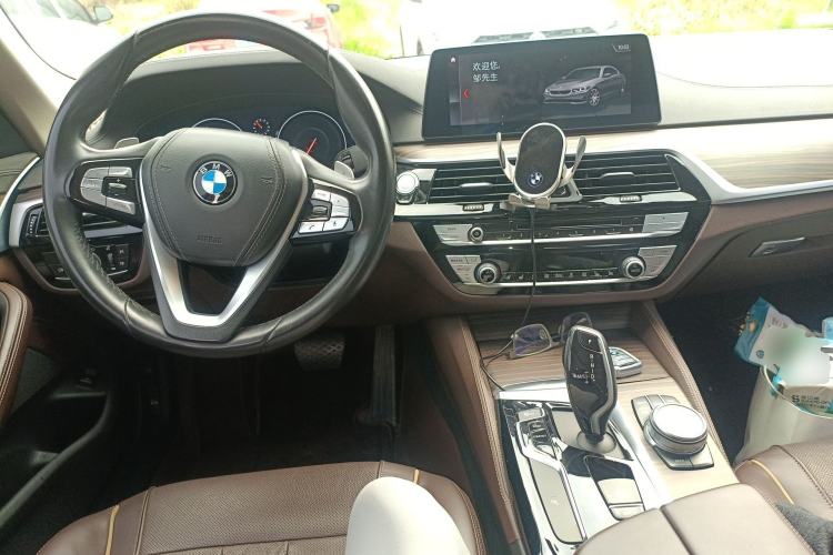 Used BMW 5 Series 2019 Facelifted 530Li Leading Edition Luxury Package Center Console