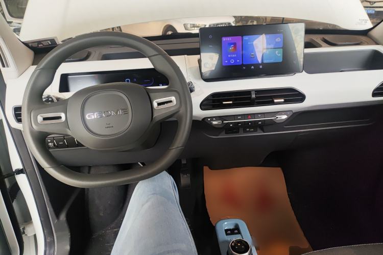 Used Geely Galaxy Panda 2024 Panda Mini 200km Endurance Bear Center Console