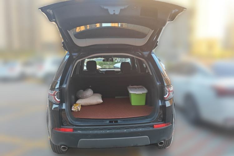 Used Land Rover Discovery Sport 2019 240 PS SE Version China VI Standard Trunk
