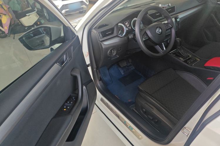 Used Skoda Superb 2018 TSI330 DSG Comfort Edition China V Standard Interior 1