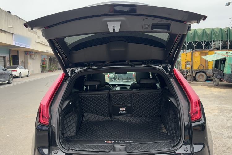 Used Cadillac XT4 2023 28T Two-Wheel-Drive Luxury Version Trunk