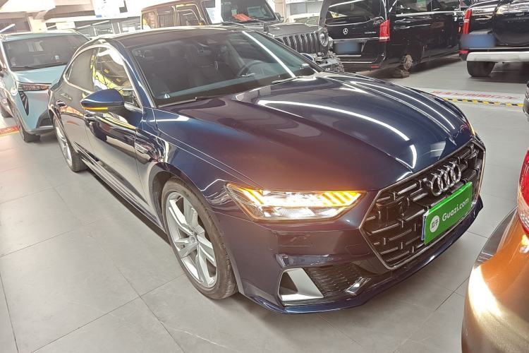 Used Audi A7L 2024 45TFSI quattro S-line Visionary Edition Flow Crystal Package Front Right 45 Deg