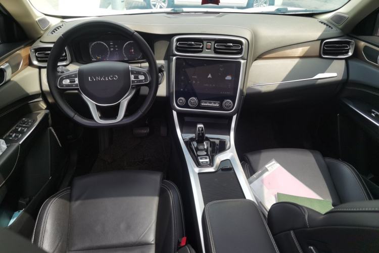 Used Lynk & Co 01 2019 2.0T Two-Wheel-Drive Pro Version China VI Standard Center Console