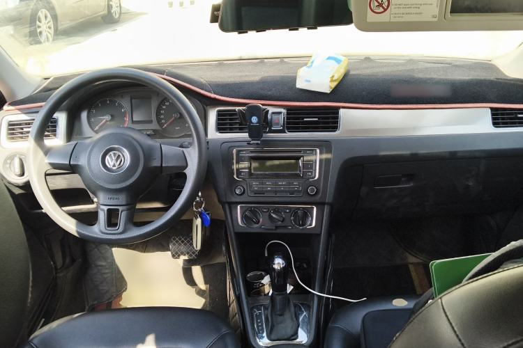 Used Volkswagen Santana 2015 1.6L Automatic Comfort Edition Center Console