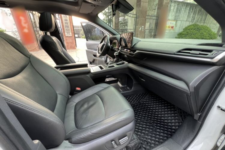 Used Toyota SIENNA 2021 2.5L Hybrid Premium Edition Interior 2