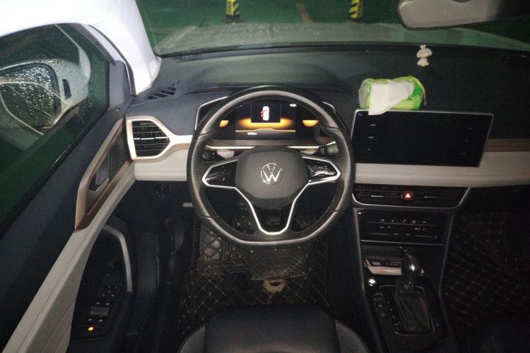 Used Volkswagen Tharu 2023 300TSI Two-Wheel-Drive Moonlight Edition
