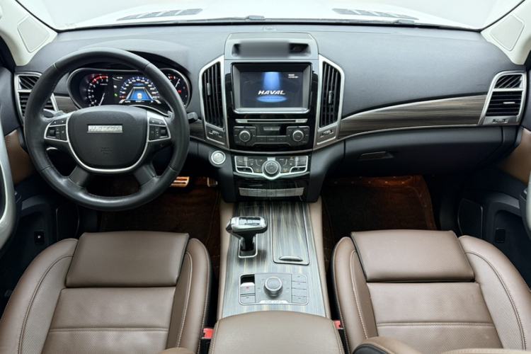 Used Haval H9 2017 2.0T Gasoline 4x4 Premium 5-Seater Interior 3