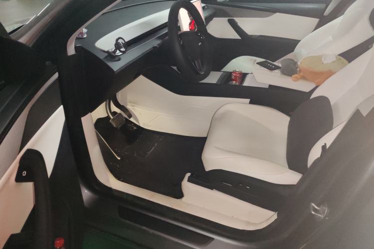 Used Tesla Model Y 2025 Long-Range All-Wheel-Drive Version
