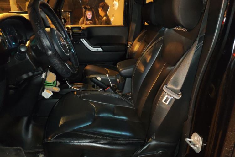 Used Jeep Wrangler 2017 3.0L Sahara Four-Door Comfort Edition Left Front Seat