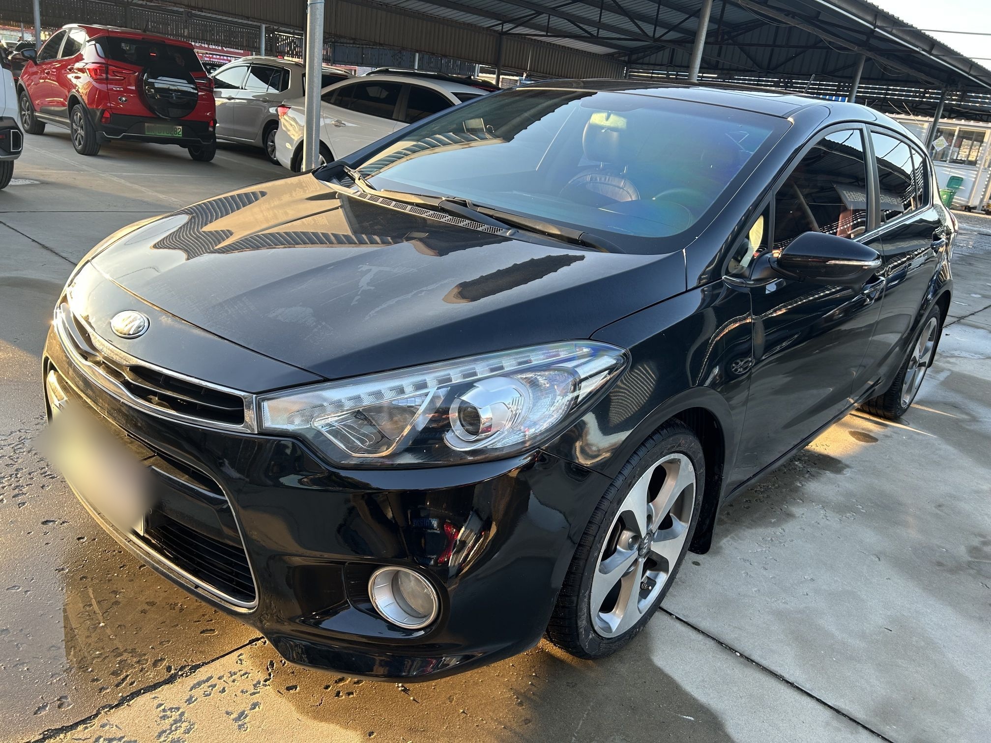 Под передней частью автомобиля