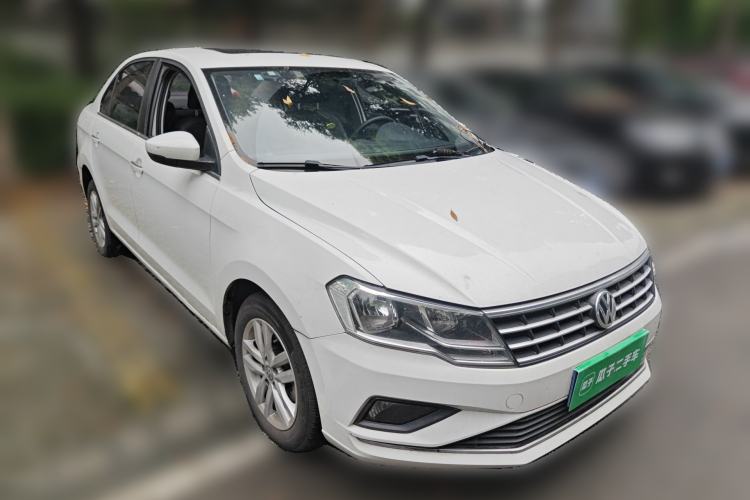 Used Volkswagen Jetta 2017 1.5L Manual Comfort Model Front Right 45 Deg