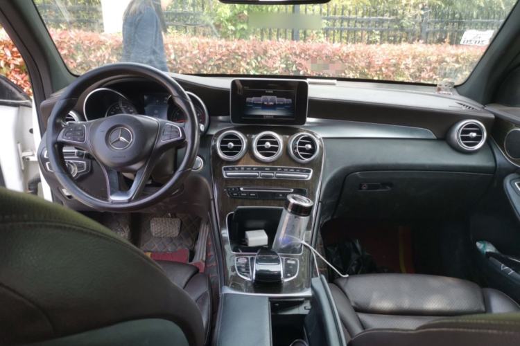 Used Mercedes-Benz GLC 2016 GLC 260 4MATIC Dynamic Edition Center Console