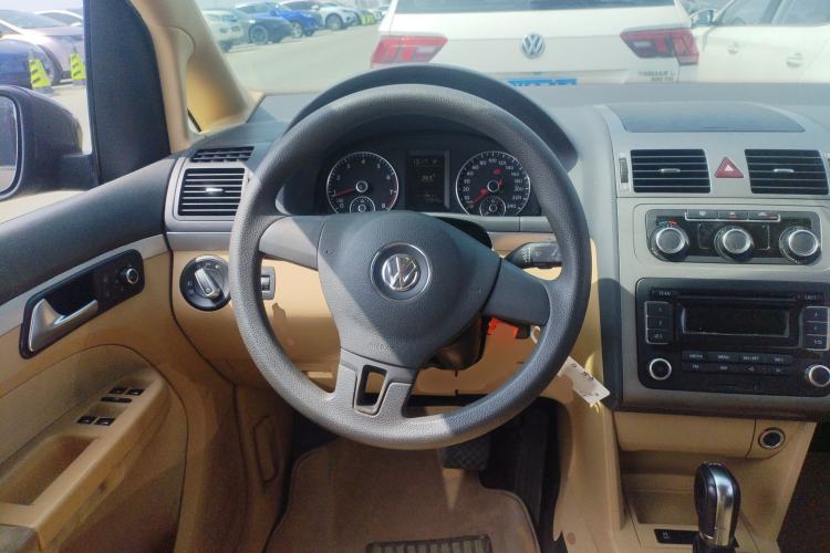 Used Volkswagen Touran 2011 1.4T DSG Zhiya Edition 5 Seats Steering Wheel