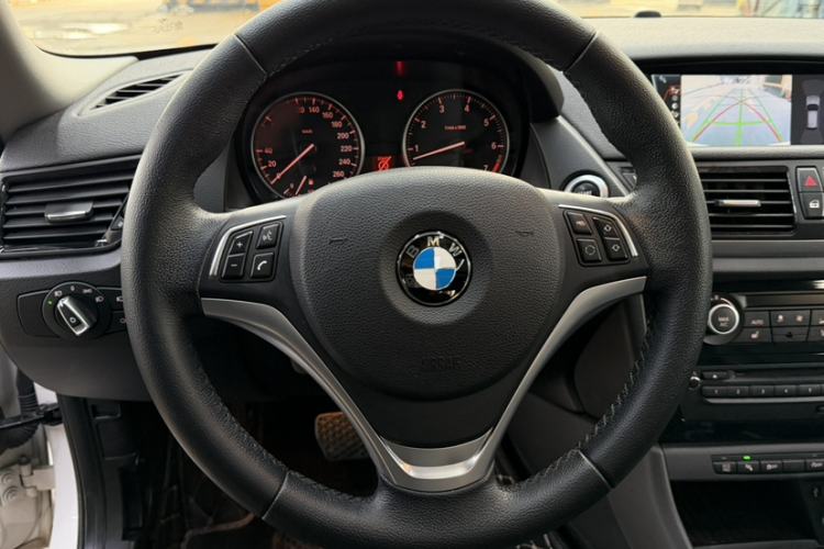 Used BMW X1 2015 sDrive18i Leading Edition
