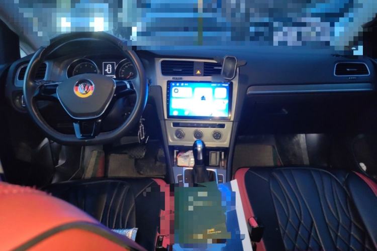 Used Volkswagen Golf 2016 1.6L Automatic Comfort Model Center Console