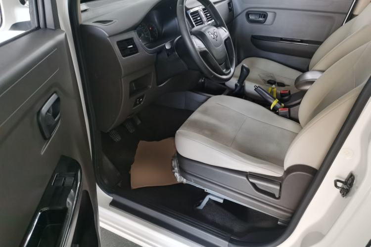 Used Wuling Rongguang V 2018 1.5L Standard Version
