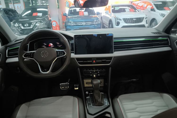 Used Volkswagen Tiguan L 2023 330TSI Automatic Two-Wheel Drive R-Line Flagship Edition Center Console