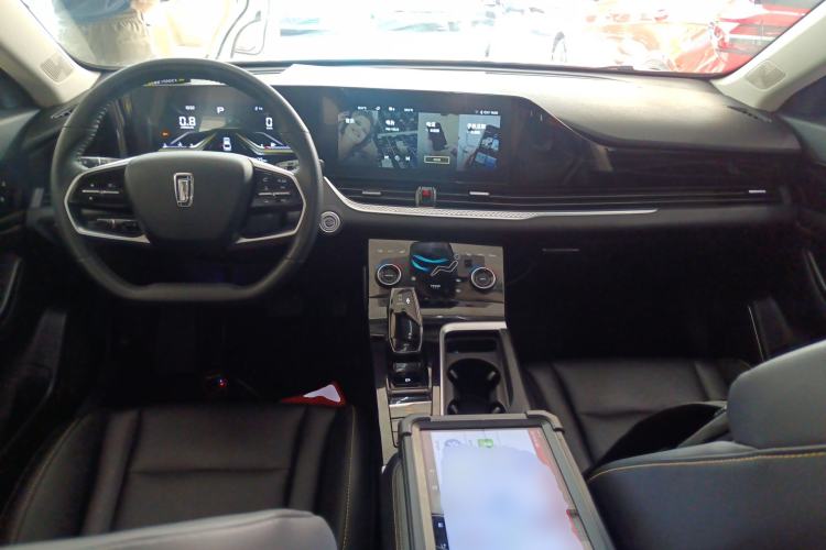 Used Bestune B70 2023 Third Generation 1.5T Automatic Enjoyment Version 70th Anniversary Edition Center Console