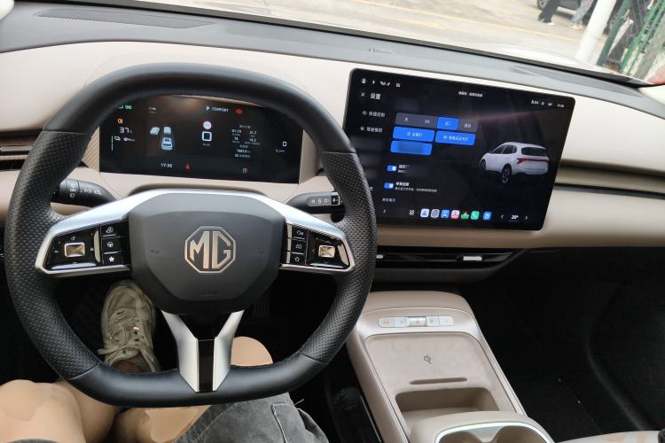 Used MG ES5 2025 525max Rear-Drive Intelligent Driving Version Center Console