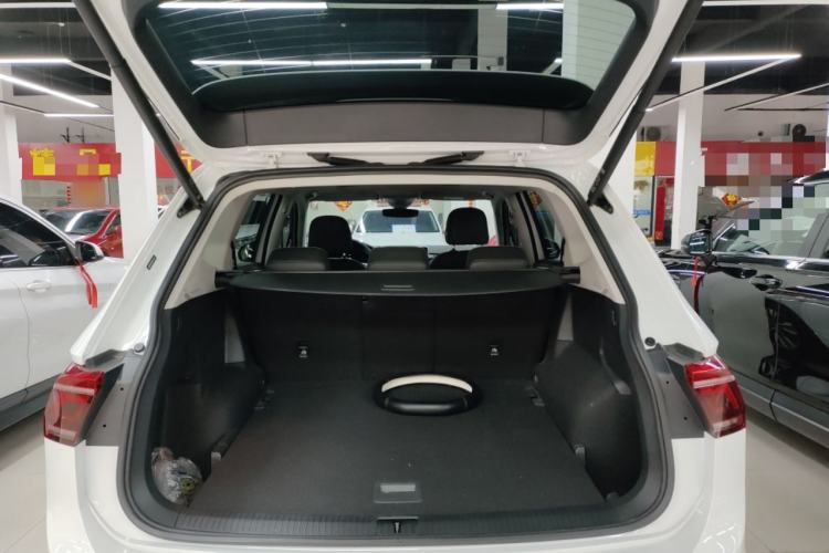 Used Volkswagen Tiguan L 2023 330TSI Automatic Two-Wheel Drive R-Line Enjoyment Edition
