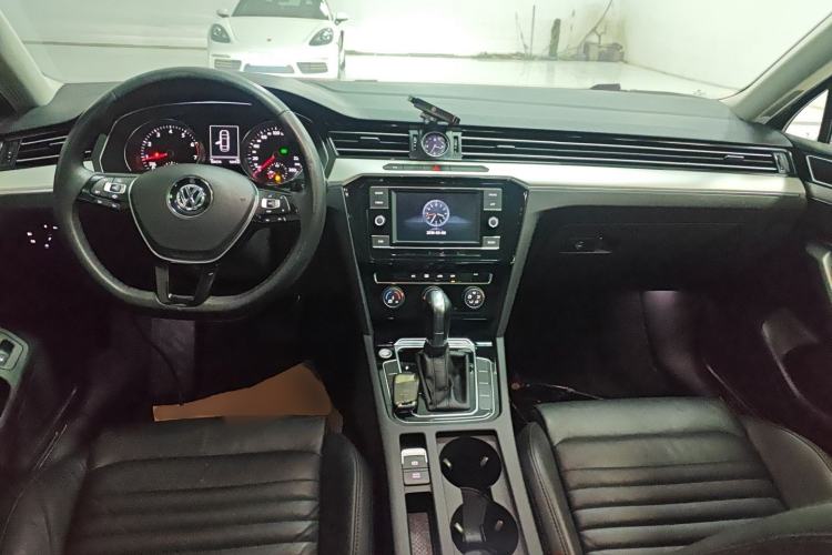 Used Volkswagen Magotan 2019 330TSI DSG Leading Edition China V Standard
