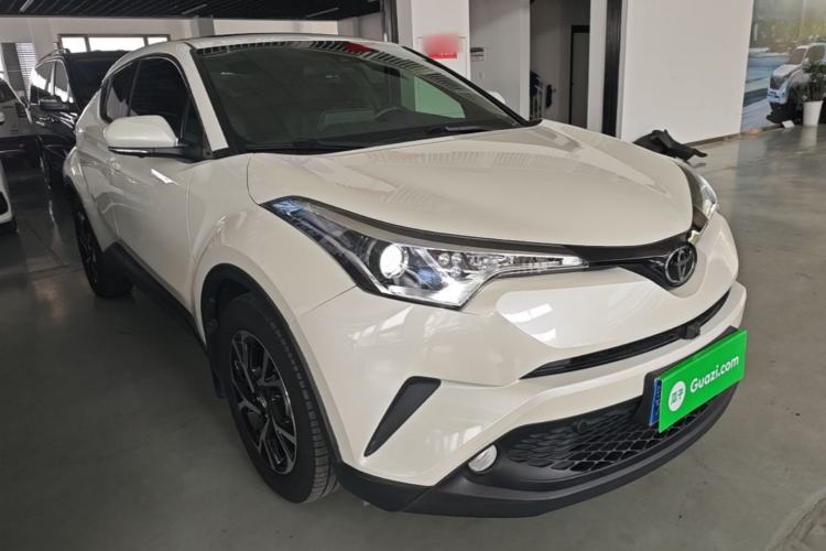 Used Toyota C-HR 2018 2.0L Leading with Sunroof China V Standard Front Right 45 Deg
