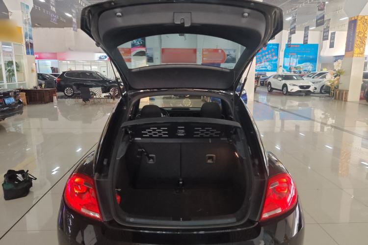 Used Volkswagen Beetle 2015 180TSI model
