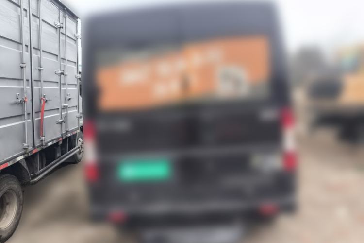 Used Dongfeng Yufeng 2023 V9+ 2.0T Manual Front-Wheel-Drive Multi-Function Mid-Roof Van with 7/8/9 Seats
