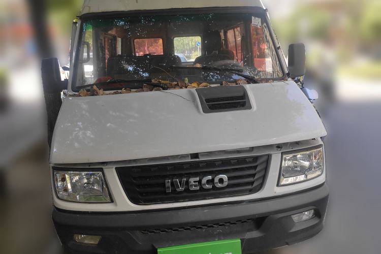 Used Iveco Daily 2017 2.5T A35 Passenger Van 5-7 Seats Model 47Z5 Front