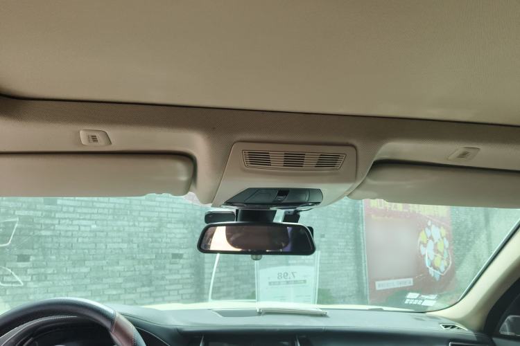 Used BMW 5 Series 2014 525Li Leading Model
