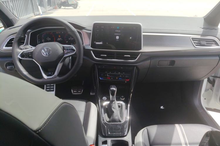 Used Volkswagen T-ROC 2023 300TSI DSG Two-Wheel-Drive Chen Guang Edition Center Console