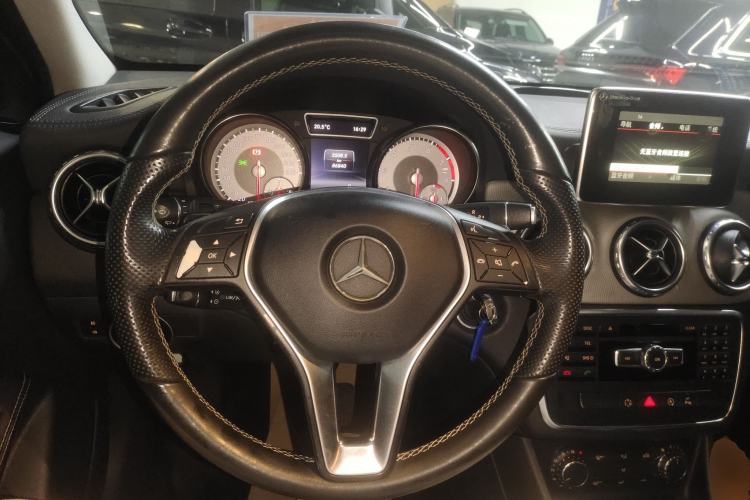 Used Mercedes-Benz GLA 2015 GLA 200 Fashion Model
