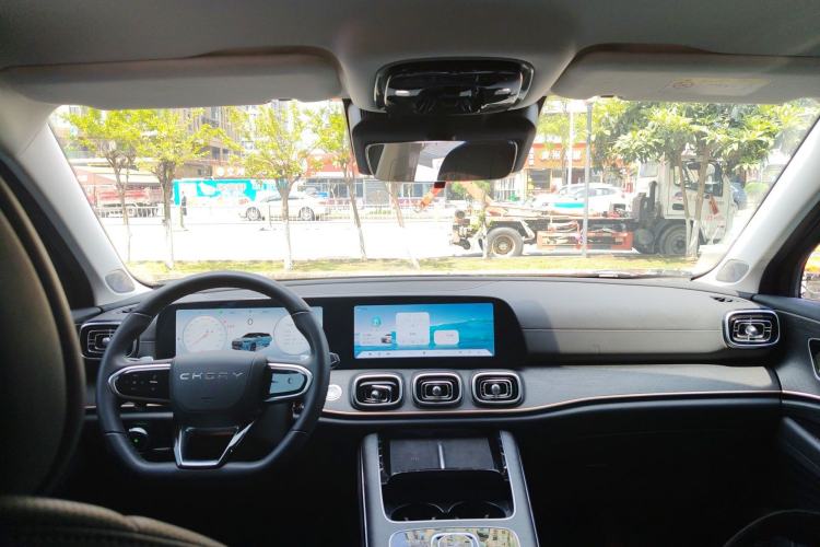 Used Chery Tiggo 9 2023 2.0T Dual-Clutch Two-Wheel Drive Luxury Edition 7 Seats Center Console