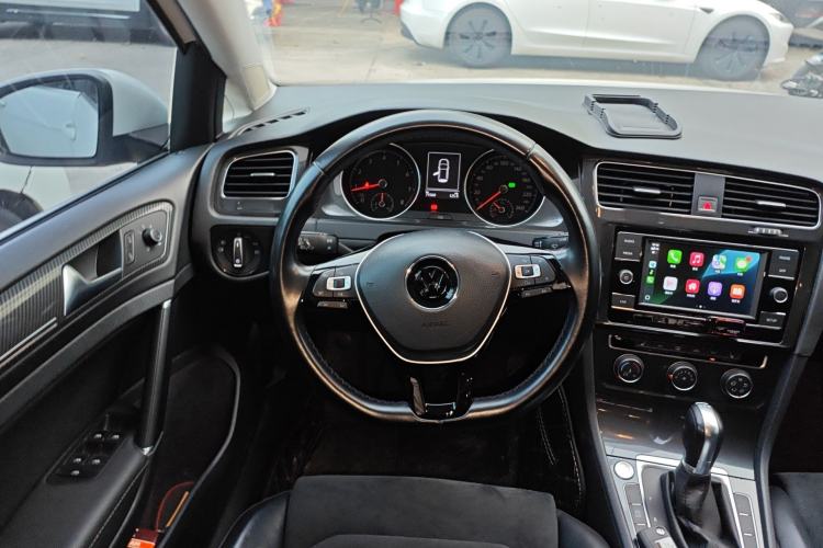 Used Volkswagen Golf 2018 230TSI Automatic Luxury Version
