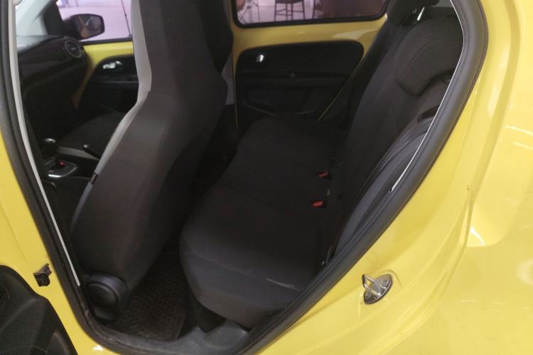 Used Volkswagen up! 2015 1.0L go high!
