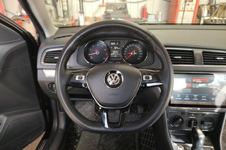 Used Volkswagen Lavida 2017 1.6L Automatic Comfort Edition
