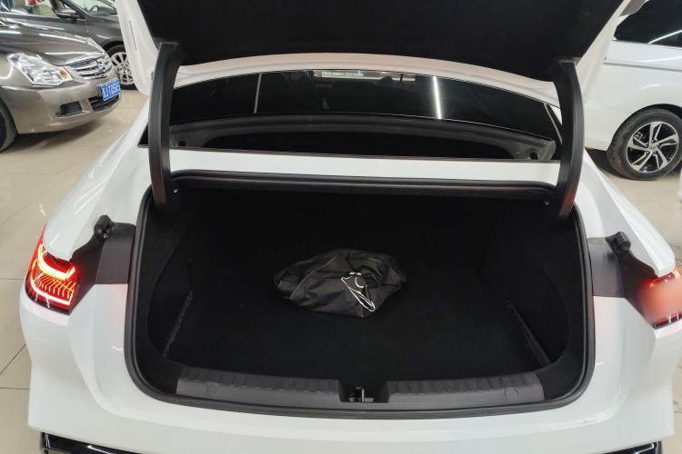 Used Geely Galaxy E8 2024 665 km Range Rear-Drive Starship Long-Range Version
