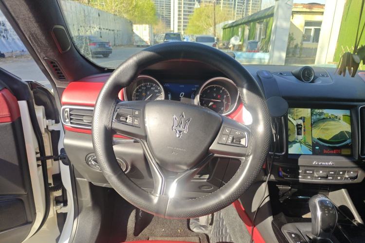 Used Maserati Levante 2018 3.0T Standard Edition Steering Wheel