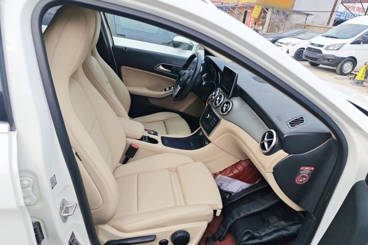 Used Mercedes-Benz GLA 2016 GLA 200 Sport Edition Right Front Seat