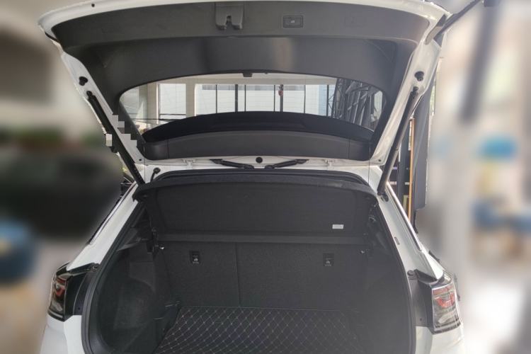 Used Volkswagen T-ROC 2025 Facelifted 300TSI DSG Two-Wheel-Drive Chen Guang Edition
