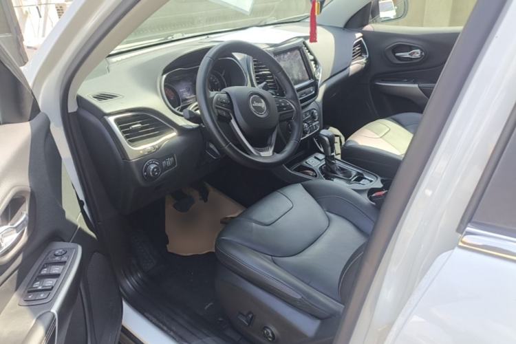 Used Jeep Cherokee 2019 2.0T Two-Wheel Drive Smart Enjoyment Version China VI