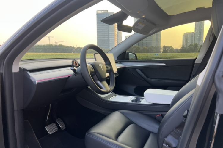 Used Tesla Model Y 2023 Rear-Wheel-Drive Version