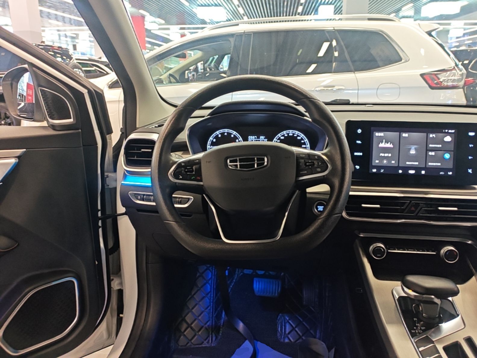 Geely Auto Coolray 2024 1.5T DCT Longteng Edition — снимка 13