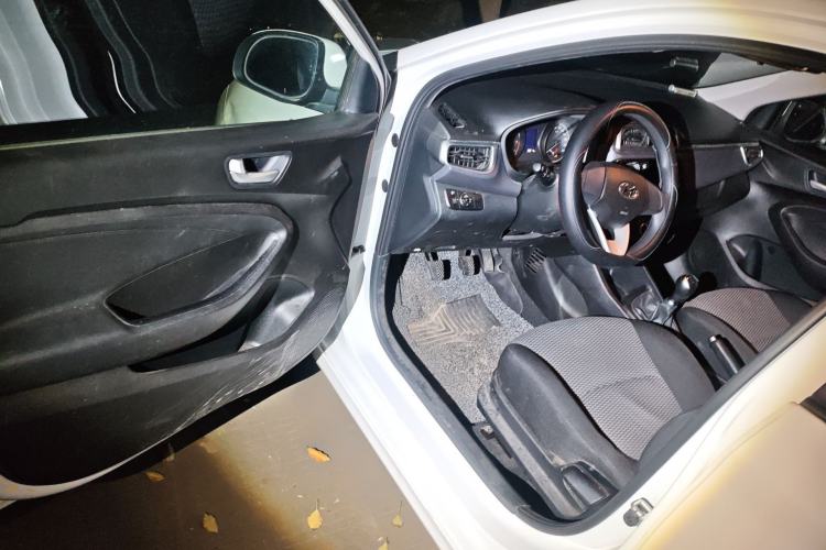 Used Hyundai Verna (older generation) 2017 1.4L Manual Huancai Edition China V Standard Driver Seat