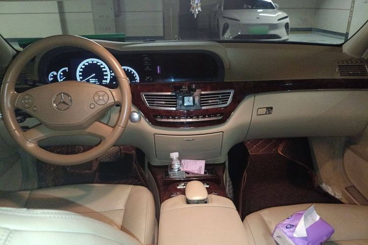 Used Mercedes-Benz S-Class 2008 S 300 L Executive Edition Center Console