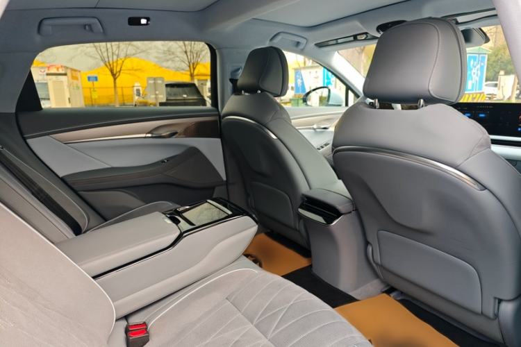 Used VOYAH PASSION 2023 Four-Wheel Drive Flagship Edition Interior 5