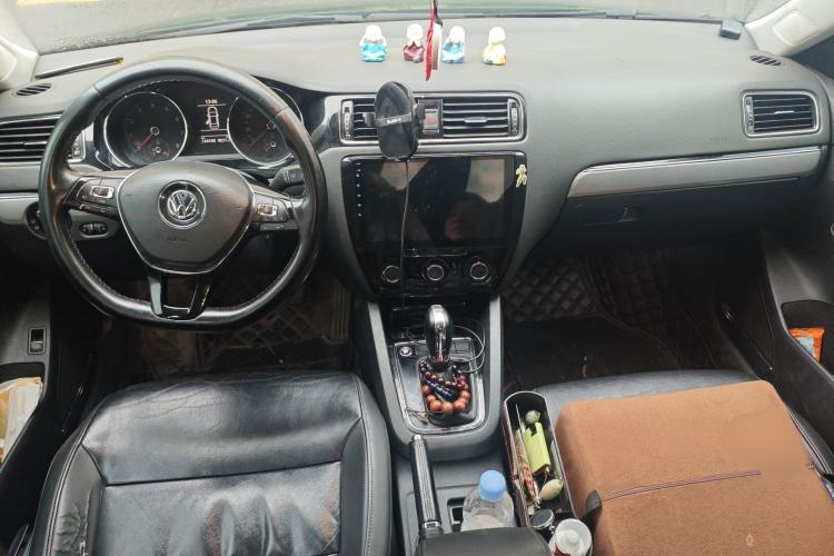 Used Volkswagen Sagitar 2018 280TSI DSG Comfort Model Center Console