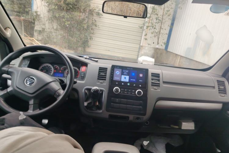 Used Foton Scenic G7 2017 2.0L Long-Wheelbase Commercial Van High Roof 6-Seater 4Q20M
